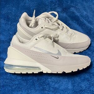 Nike Airmax FN7459- like new mens size 8 Athletic Shoes